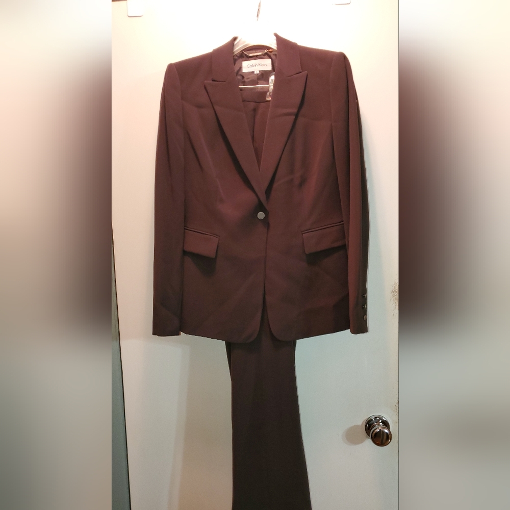 Calvin Klein Dark Brown Womens 2pc Suit, Size 8.
